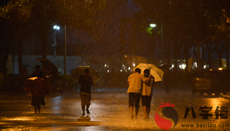 做夢夢到撐著傘在雨中步行怎麼回事 有什麼征兆