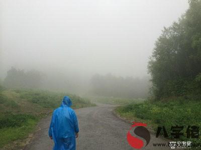 做夢夢到雨中登山怎麼回事 有什麼征兆